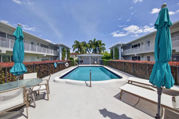 Ashley Arms, 2110 NE 42nd St #4B, Lighthouse Point, Florida 33064, image 3