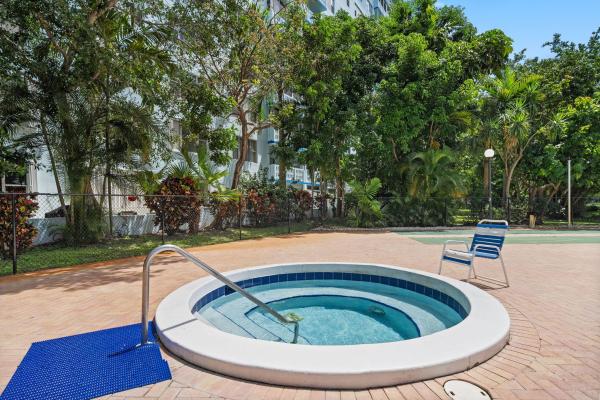 Hillcrest, 4001 Hillcrest Dr #406, Hollywood, Florida 33021, image 2