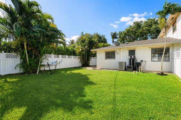 North Palm Beach No HOA, 2101 N Palm Cir, North Palm Beach, Florida 33408, image 2