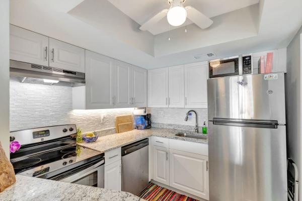 Wilshire North, 2936 Lake Shore Dr #309, Riviera Beach, Florida 33404, image 2
