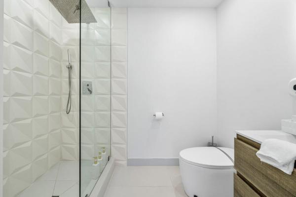 Lauderdale Beach, 2724 N Ocean Blvd, Fort Lauderdale, Florida 33308, image 1
