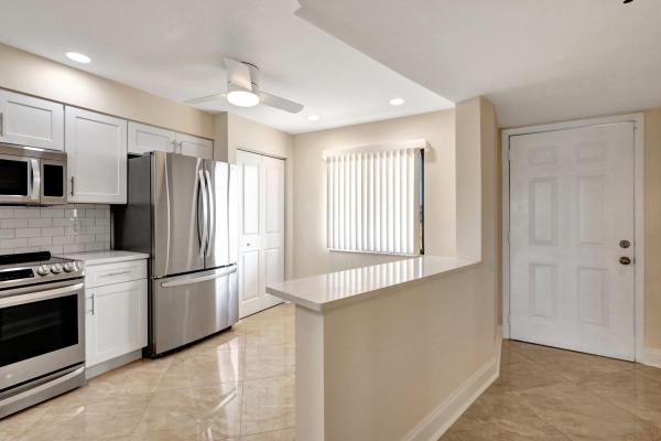 Huntington Lakes 1, 14460 Strathmore Ln #807, Delray Beach, Florida 33446, image 3