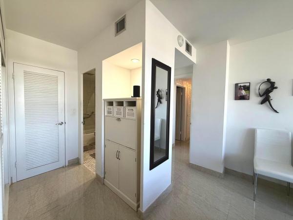 Coral Ridge Towers South, 3333 NE 34th St #1002, Fort Lauderdale, Florida 33308, image 2