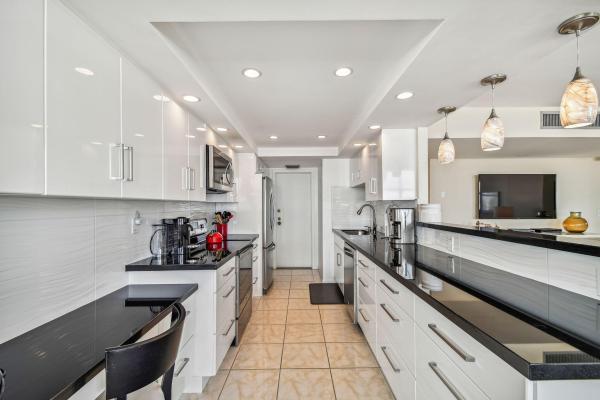 Lake Point Tower & Marina, 100 Golden Isles Dr #708, Hallandale Beach, Florida 33009, image 1