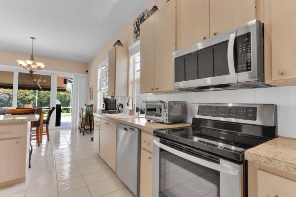 Sun Terrace At Lake Catherine, 1071 Bedford Ave, Palm Beach Gardens, Florida 33403, image 2