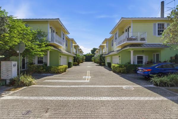 Mallory Square, 2628 NE 9th Ave #2, Wilton Manors, Florida 33334, image 1