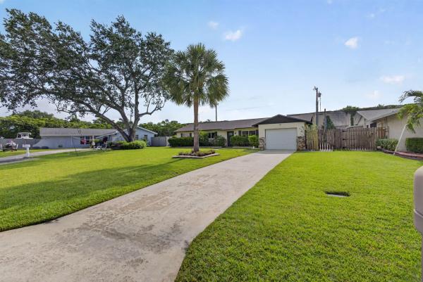 Palm Beach Gardens No HOA, 9820 Jonquil Cir N, Palm Beach Gardens, Florida 33410, image 2