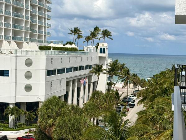 Leisure House, 3000 Riomar St #703, Fort Lauderdale, Florida 33304, image 3