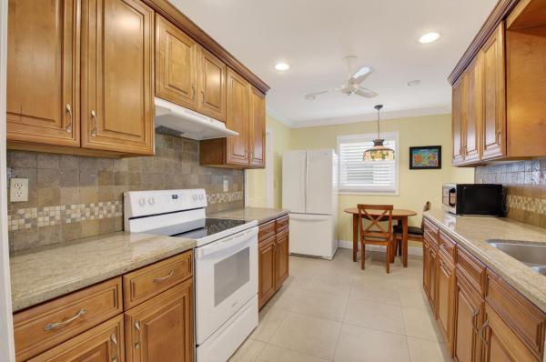 Palm Beach Leisureville, 1709 SW 20th St, Boynton Beach, Florida 33426, image 2
