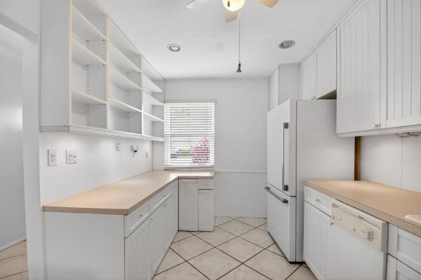 2886 E Fernley Dr Dr #9, West Palm Beach, Florida 33415, image 2