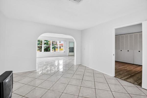 2886 E Fernley Dr Dr #9, West Palm Beach, Florida 33415, image 3