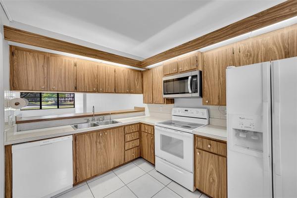 Whitehall 2 Of Pine Island Ridge, 1713 Whitehall Dr #103, Davie, Florida 33324, image 1