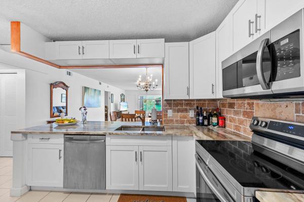 Town Villas At Moon Lake, 9244 Flynn Cir #2, Boca Raton, Florida 33496, image 2