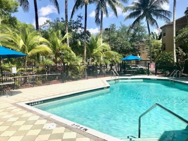 Paragon Plantation, 741 N Pine Island Rd #303, Plantation, Florida 33324, image 1