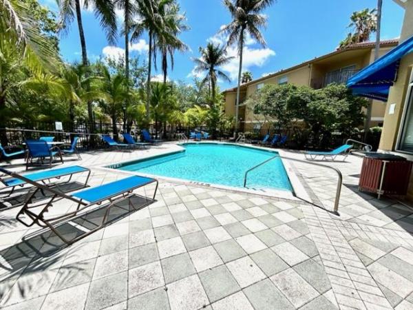 Paragon Plantation, 741 N Pine Island Rd #303, Plantation, Florida 33324, image 1