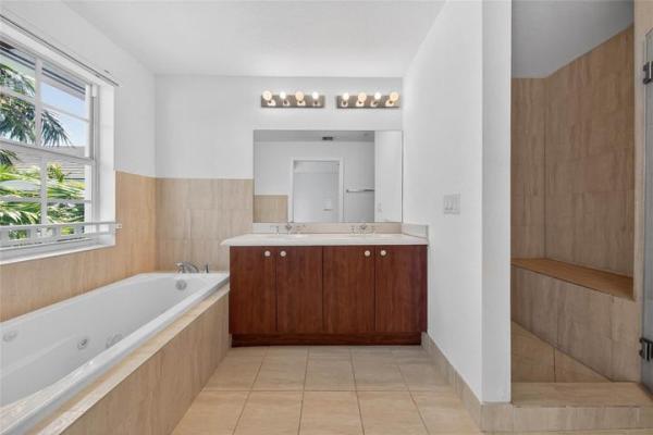 Palm Island Villas, 2725 NE 8th Ave #109, Wilton Manors, Florida 33334, image 1