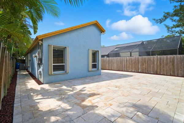 Fort Lauderdale No HOA, 605 SW 15th St, Fort Lauderdale, Florida 33315, image 3