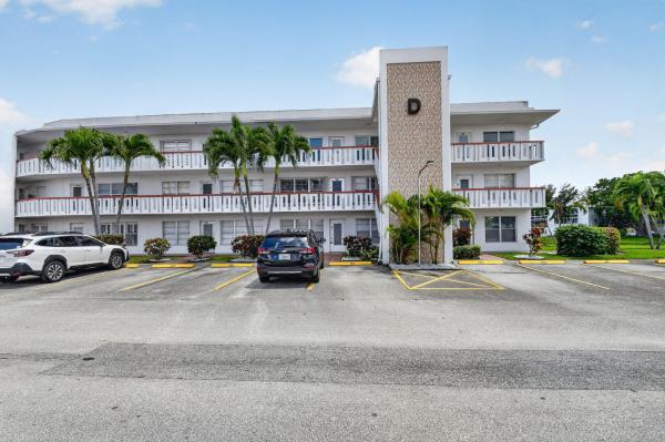 202 Wellington D, West Palm Beach, Florida 33417, image 2