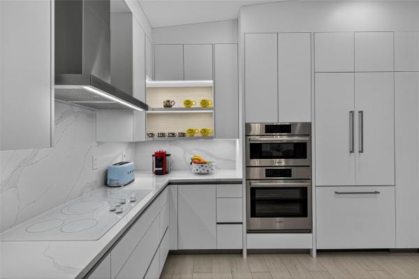 Petite, 21 NE 25th St, Wilton Manors, Florida 33305, image 1