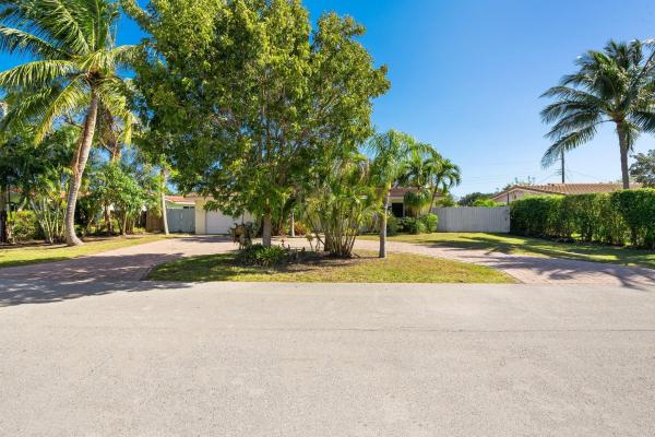 The Cove, 806 SE 9th Ave, Deerfield Beach, Florida 33441, image 2