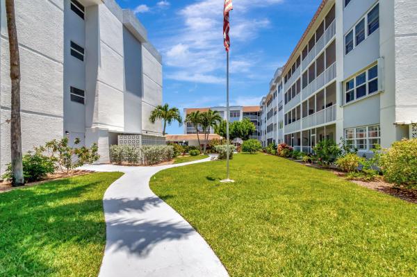 1502 S Lakeside Dr #214, Lake Worth Beach, Florida 33460, image 2