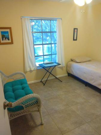Imperial Point Colonnades, 2180 NE 67th St #721, Fort Lauderdale, Florida 33308, image 2