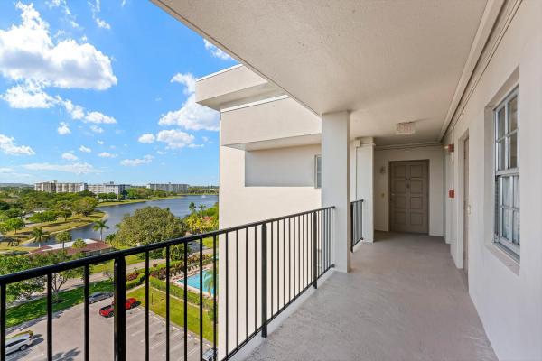Palm-Aire Country Club 1, 3050 N Palm Aire Dr #910, Pompano Beach, Florida 33069, image 2