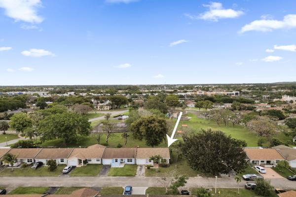 Lakewood On The Green, 5544 Lakewood Cir S #F, Margate, Florida 33063, image 2