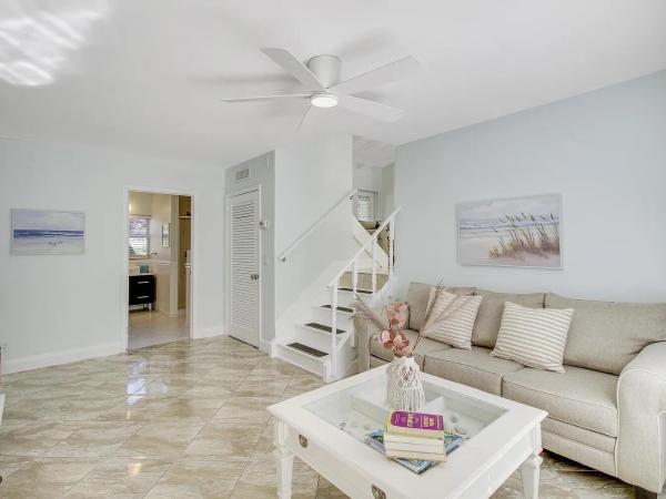 Yacht Harbor Manor, 1310 Manor Dr, Riviera Beach, Florida 33404, image 2