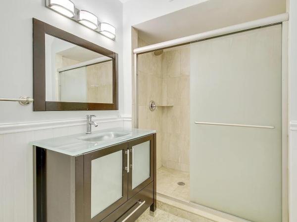 Yacht Harbor Manor, 1310 Manor Dr, Riviera Beach, Florida 33404, image 1