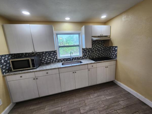 Lantana Heights, 605 S 12th St #EFFICIENCY IN BACK, Lantana, Florida 33462, image 1