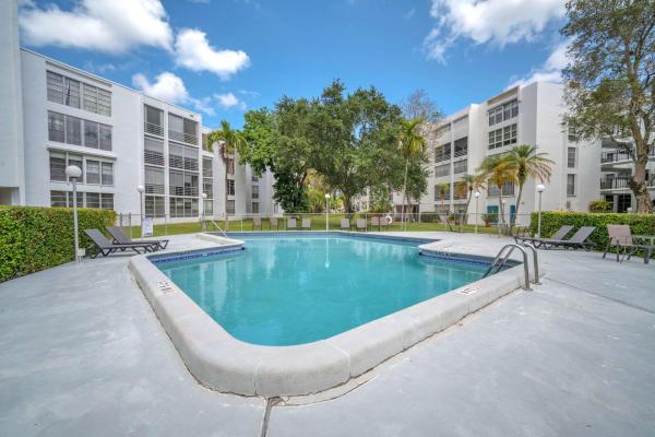Plantation Royal, 6921 Cypress Rd #B19, Plantation, Florida 33317, image 1