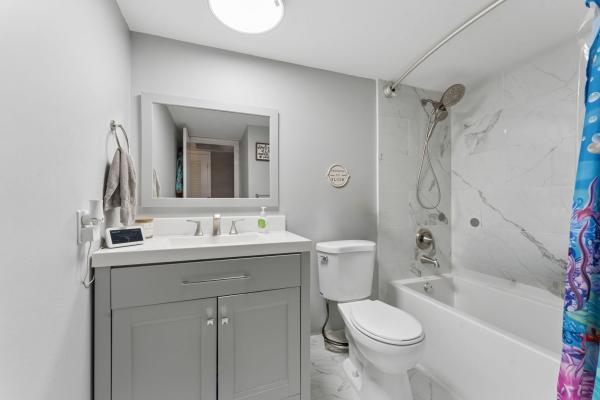 Golfview Harbour Townhouses, 1425 Oxford Ln, Boynton Beach, Florida 33426, image 3