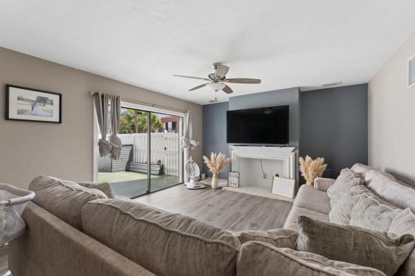 Golfview Harbour Townhouses, 1425 Oxford Ln, Boynton Beach, Florida 33426, image 2