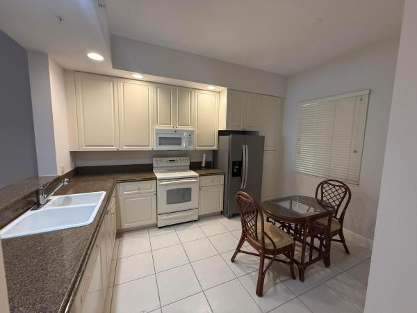 Harbour Isle West, 11 W Harbour Isle Dr #105, Fort Pierce, Florida 34949, image 1