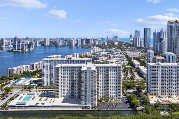 Winston Towers 300, 230 174th St #2402, Sunny Isles Beach, Florida 33160, image 3