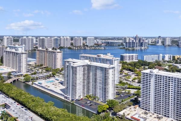 Winston Towers 300, 230 174th St #2402, Sunny Isles Beach, Florida 33160, image 2