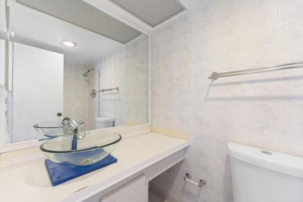 Winston Towers 300, 230 174th St #2402, Sunny Isles Beach, Florida 33160, image 1