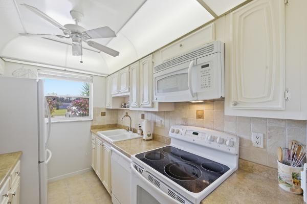High Point Of Delray 4, 940 S Drive Ter #A, Delray Beach, Florida 33445, image 3