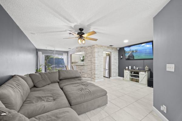 Discovery Pointe, 1928 E Discovery Cir Cir, Deerfield Beach, Florida 33442, image 3