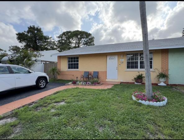 Palm Beach Villas, 4815 Gladiator Cir, Greenacres, Florida 33463, image 2