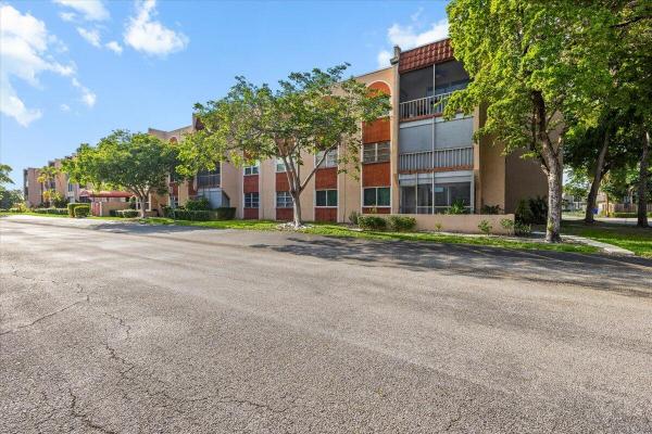 Oakbrook Village, 8280 SW 24th St #7302, North Lauderdale, Florida 33068, image 1