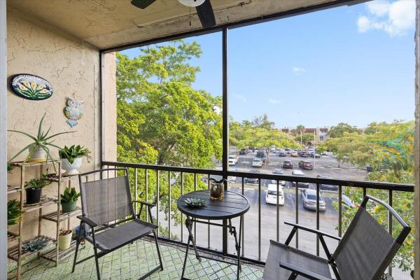 Oakbrook Village, 8280 SW 24th St #7302, North Lauderdale, Florida 33068, image 3