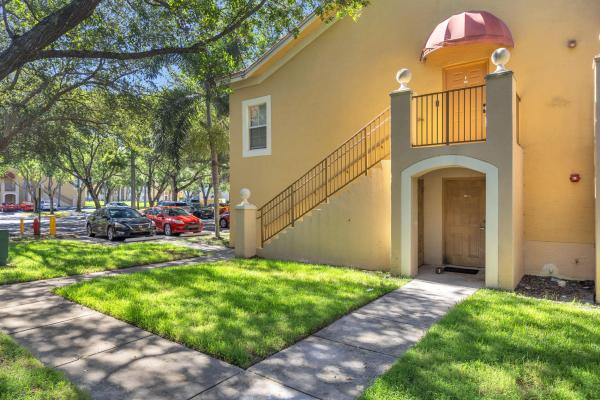 Emerald Isle At Laguna Lakes, 4241 San Marino Blvd #207, West Palm Beach, Florida 33409, image 2