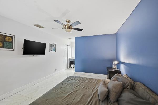 4623 Carambola Cir N #2705, Coconut Creek, Florida 33066, image 2
