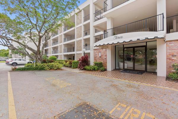 Palm-Aire Country Club 1, 2900 N Palm Aire Dr #106, Pompano Beach, Florida 33069, image 1