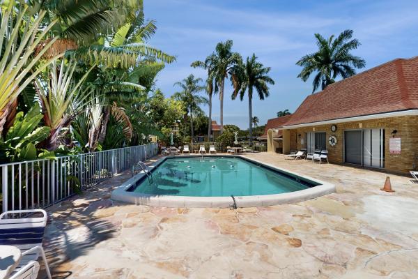 Tamberlane, 5540 Tamberlane Cir #121, Palm Beach Gardens, Florida 33418, image 2