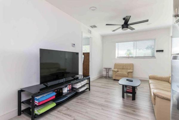 2499 NE 2nd Ave #B, Boca Raton, Florida 33431, image 2