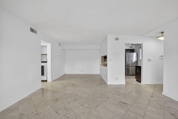 Oakland Forest Club, 3041 N Oakland Forest Dr #103, Oakland Park, Florida 33309, image 3