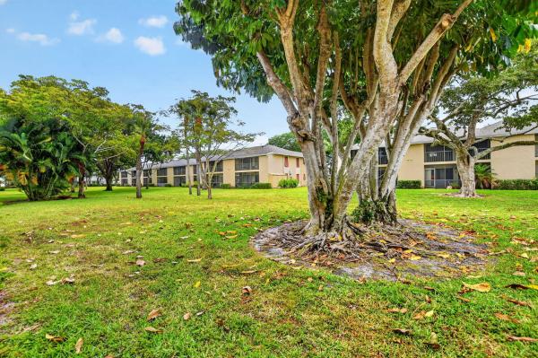 Sanctuary Pines In Boca Raton, 3939 NE 5th Ave #C102, Boca Raton, Florida 33431, image 2